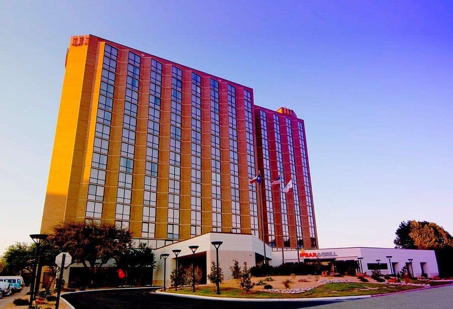 P1216 - Hilton Arlington
